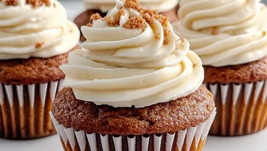 Carrot Cake Cupcakes with Cream Cheese Frosting Carrot Cake Cupcakes with Cream Cheese Frosting