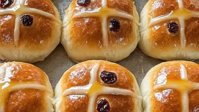 Scorching Cross Buns with Candied Fruit Scorching Cross Buns with Candied Fruit