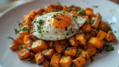 Sweet Potato Hash with Eggs (Hearty & Healthy Breakfast) Sweet Potato Hash with Eggs (Hearty & Healthy Breakfast)