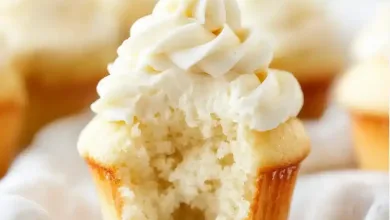 Vanilla Cupcakes with Buttercream Frosting Vanilla Cupcakes with Buttercream Frosting